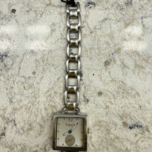 Pre- Owned - Women's Kenneth Cole Silver Sone Stainless Square watch - Picture 5 of 9